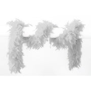 Op deze afbeelding zie je een Accessoires, van het merk Wilbers. Lange Boa Met Veren Wit 180 Centimeter