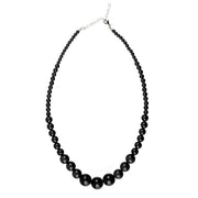 Op deze afbeelding zie je een Accessoires, van het merk Wilbers. Ketting Grote Zwarte Kralen
