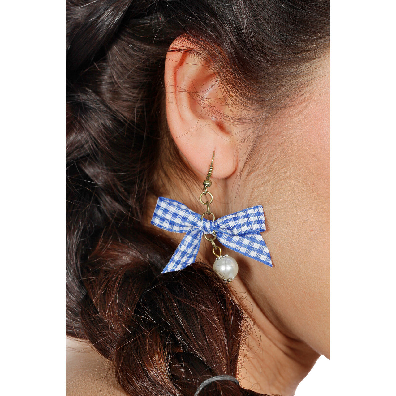 Op deze afbeelding zie je een Accessoires, van het merk Wilbers. Oorbellen Dirndl Parel Met Geruit Strikje Blauw