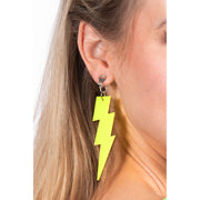 Op deze afbeelding zie je een Accessoires, van het merk Wilbers. Oorbellen Bliksem Neon Geel