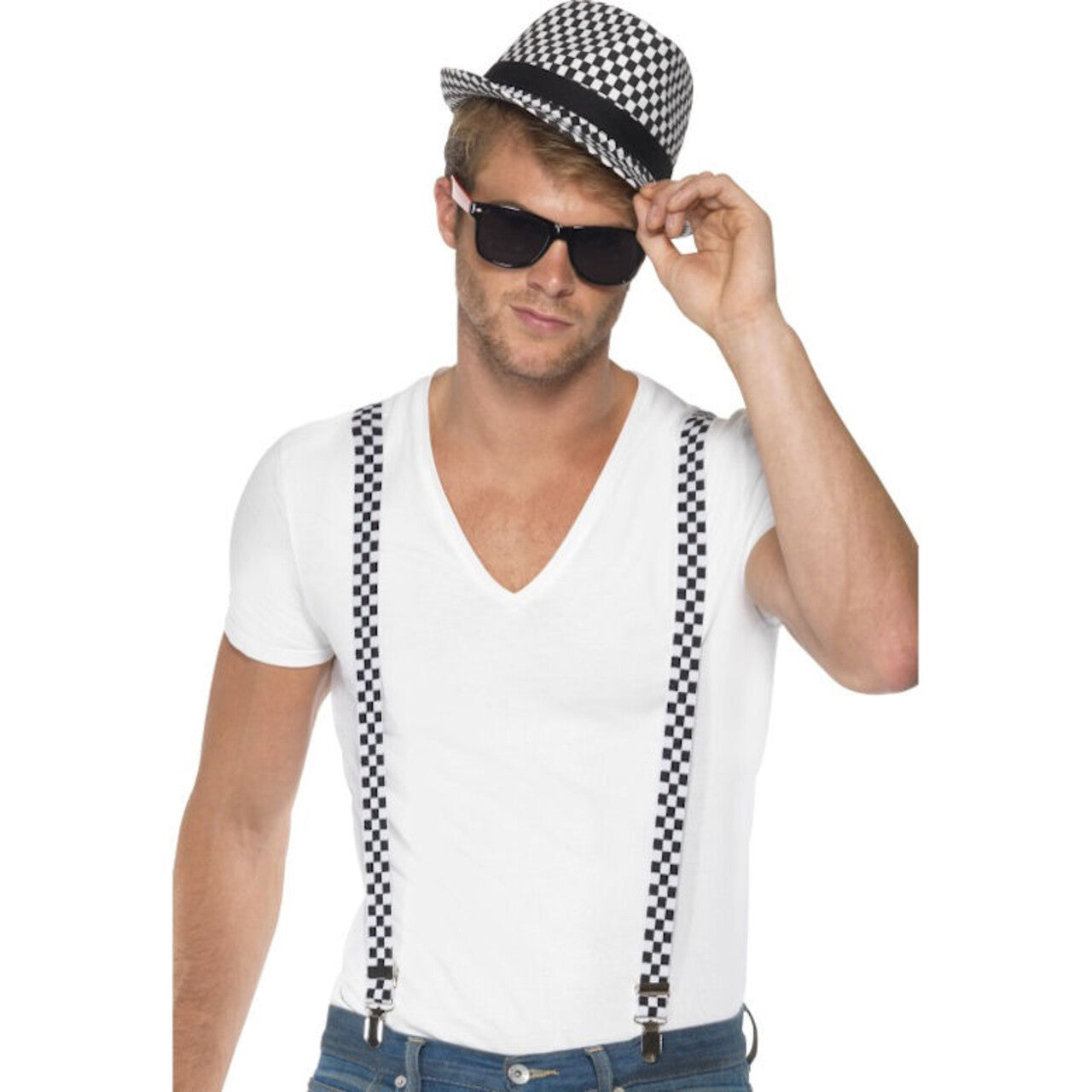 Op deze afbeelding zie je een Accessoires, van het merk Smiffy's. Jaren 80 Ska Tweekleurige Set Van Bretels En Hoed Man
