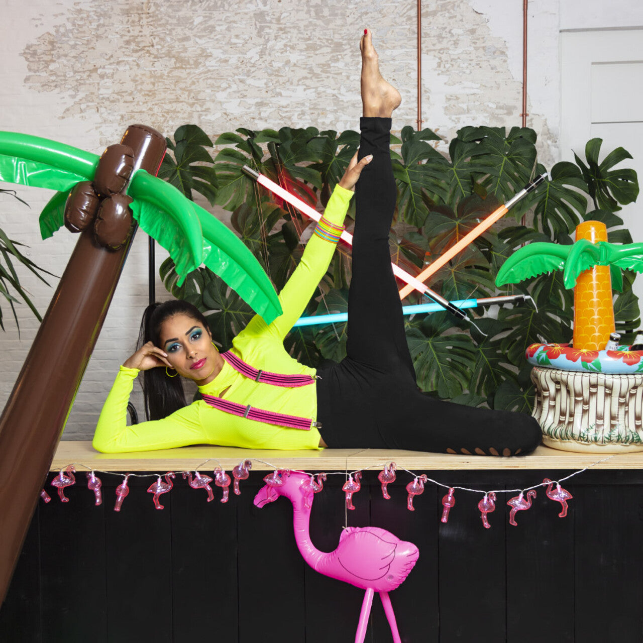 Op deze afbeelding zie je een Accessoires, van het merk Boland. Bretels Neon Roze