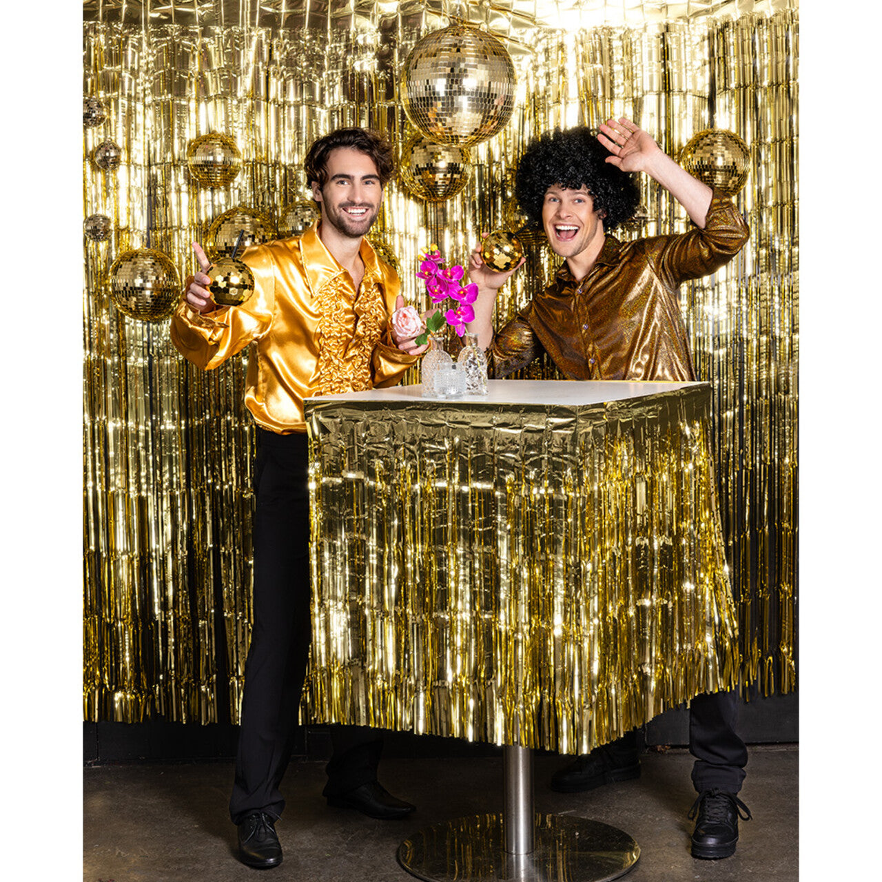 Op deze afbeelding zie je een Decoratie, van het merk Boland. Set 6 Discoballen Goud (Ø 8 Cm)