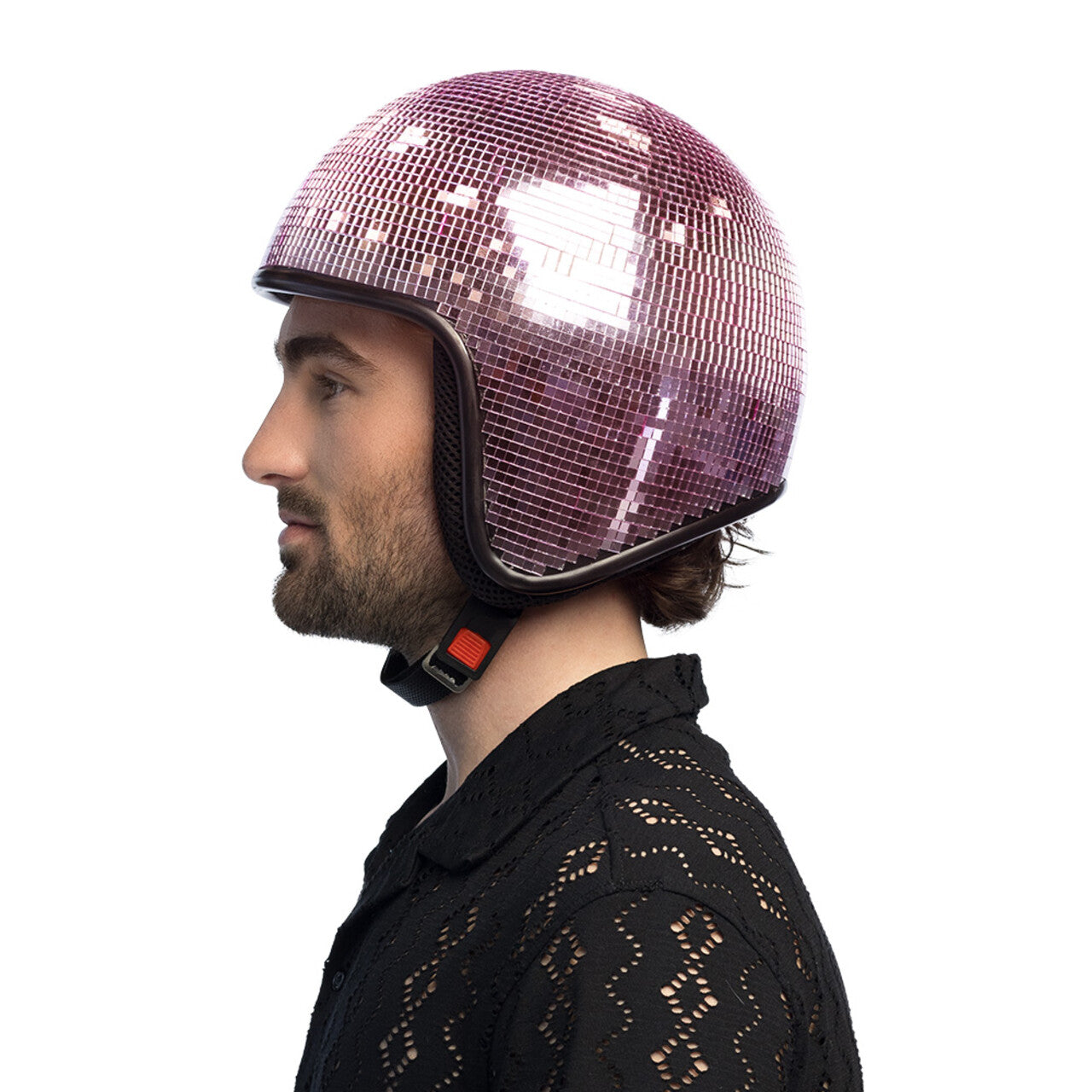 Op deze afbeelding zie je een Accessoires, van het merk Boland. Helm Disco Pailletten Roze