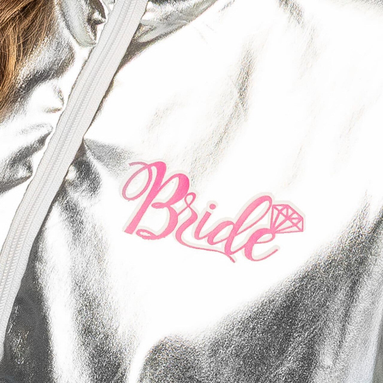 Op deze afbeelding zie je een Kostuums, van het merk Boland. Supercoole Metallic Zilveren Jas Bride Vrouw