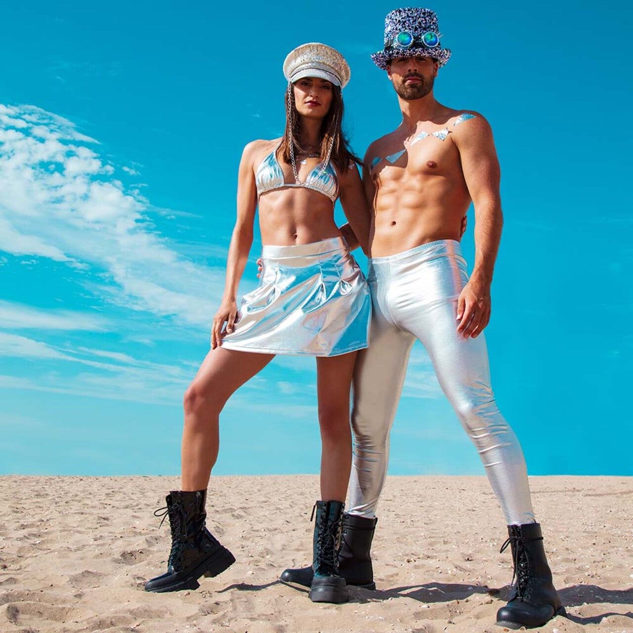 Op deze afbeelding zie je een Kostuums, van het merk Boland. Legging Metallic Glance Zilver Vrouw