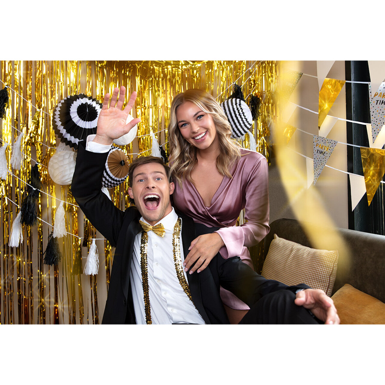 Op deze afbeelding zie je een Accessoires, van het merk Boland. Gentleman Party Pailletten Set Goud