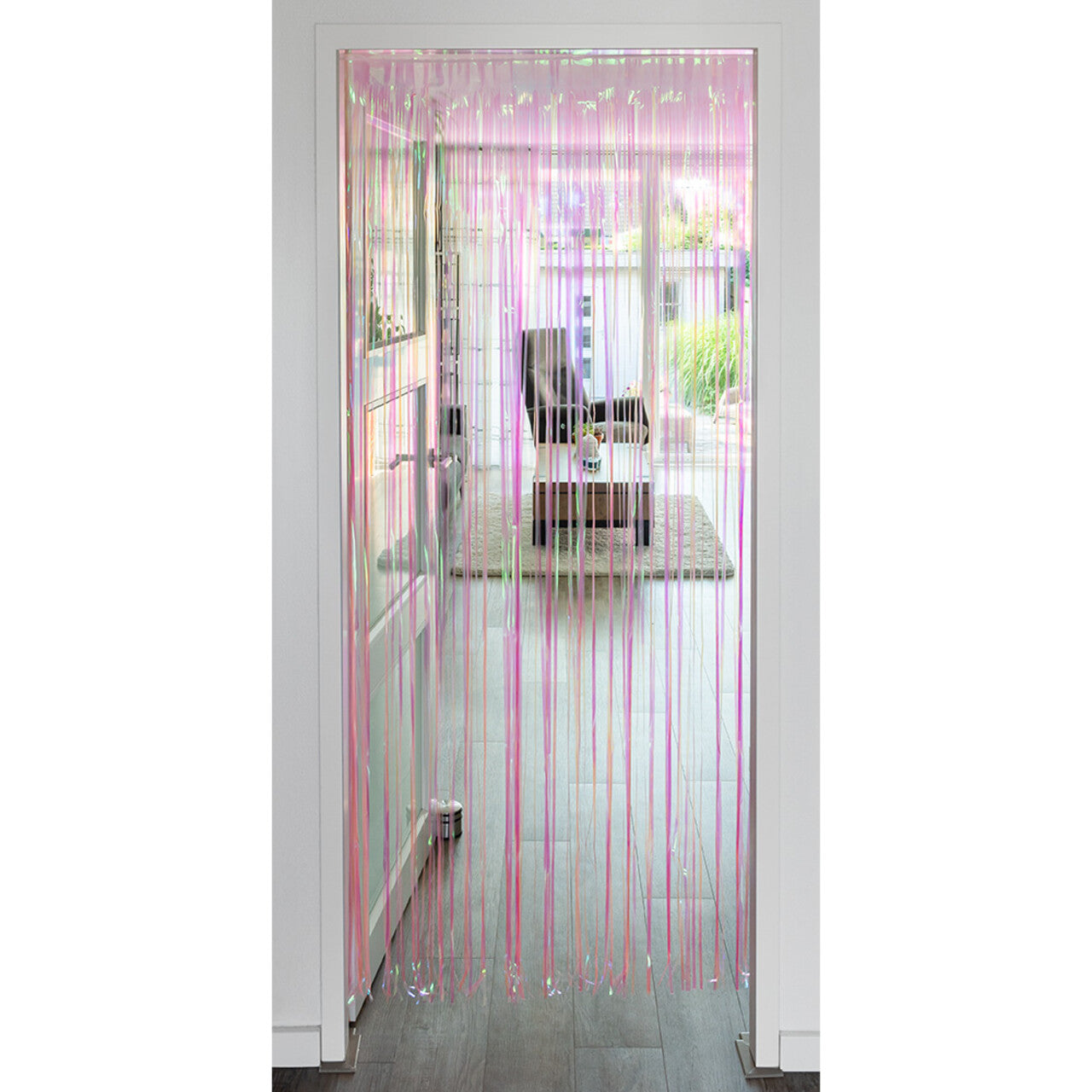 Op deze afbeelding zie je een Decoratie, van het merk Boland. Stralend Roze Foliegordijn
