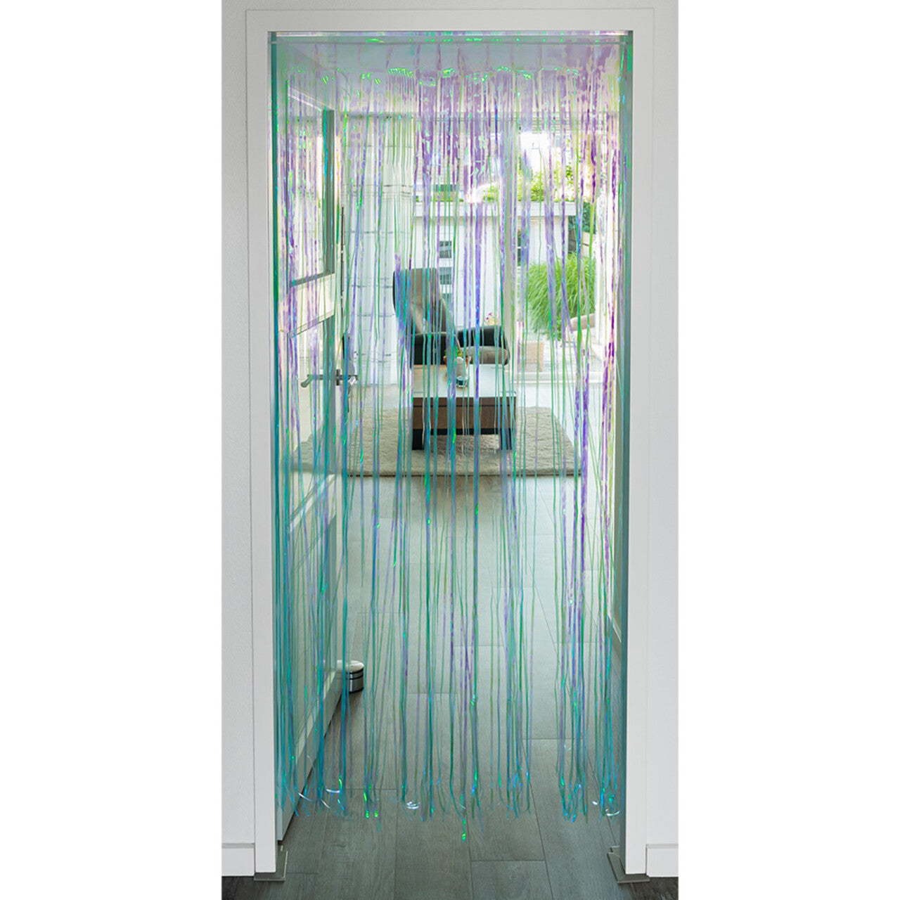 Op deze afbeelding zie je een Decoratie, van het merk Boland. Stralend Blauw Foliegordijn