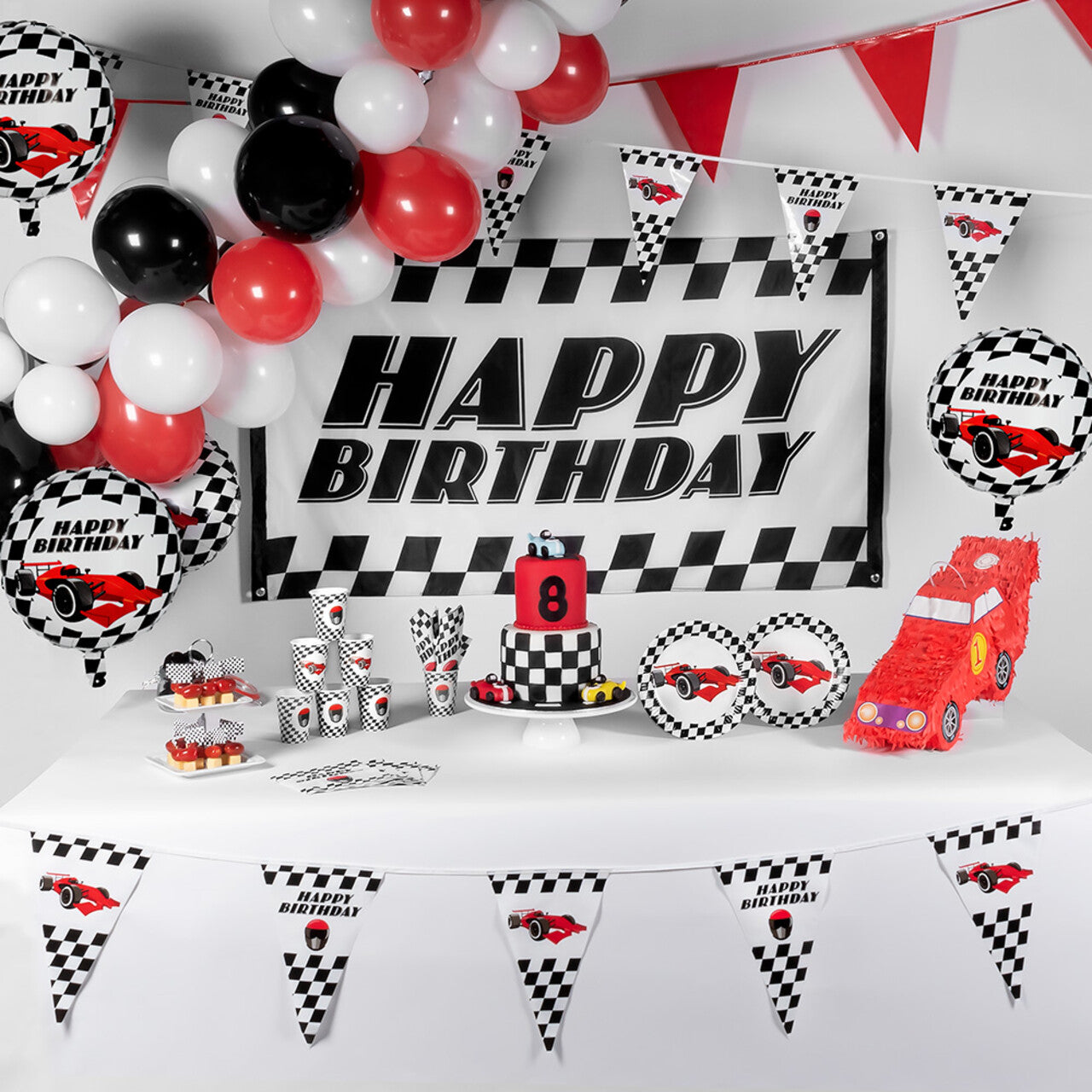 Op deze afbeelding zie je een Decoratie, van het merk Boland. Vlaggenlijn Happy Birthday Race Car