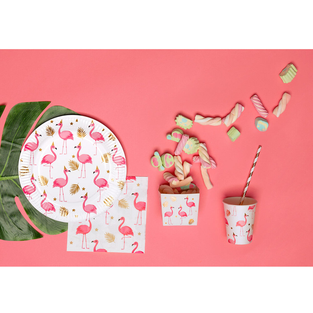 Op deze afbeelding zie je een Decoratie, van het merk Boland. Flamingo Party Bekers 10 Stuks