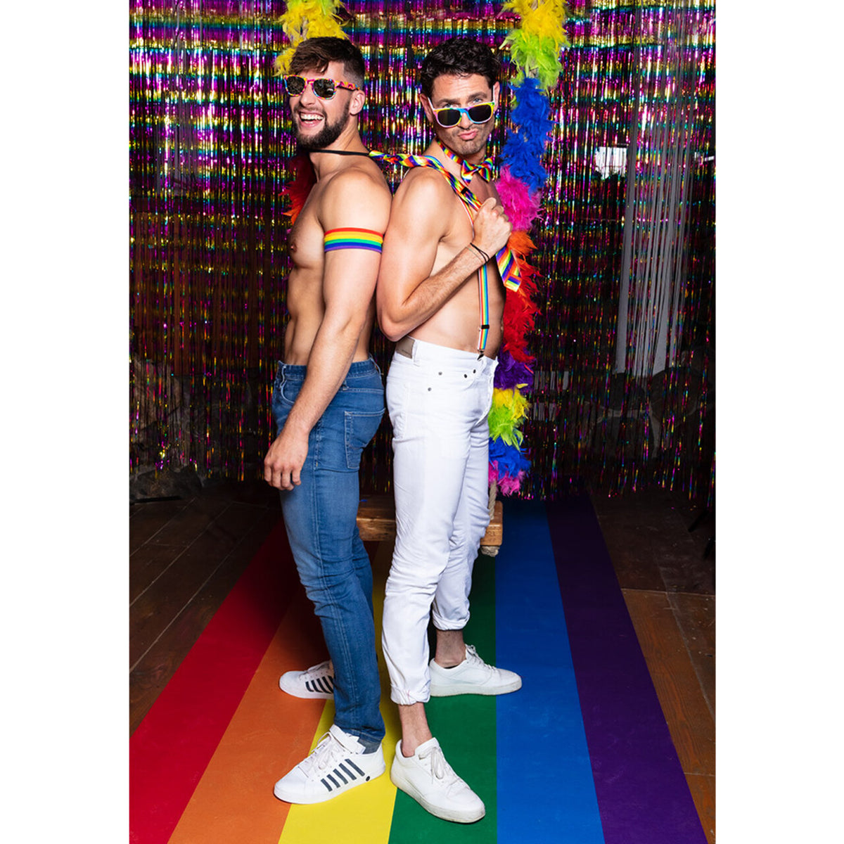 Op deze afbeelding zie je een Accessoires, van het merk Boland. Boa Party Of Pride Regenboog