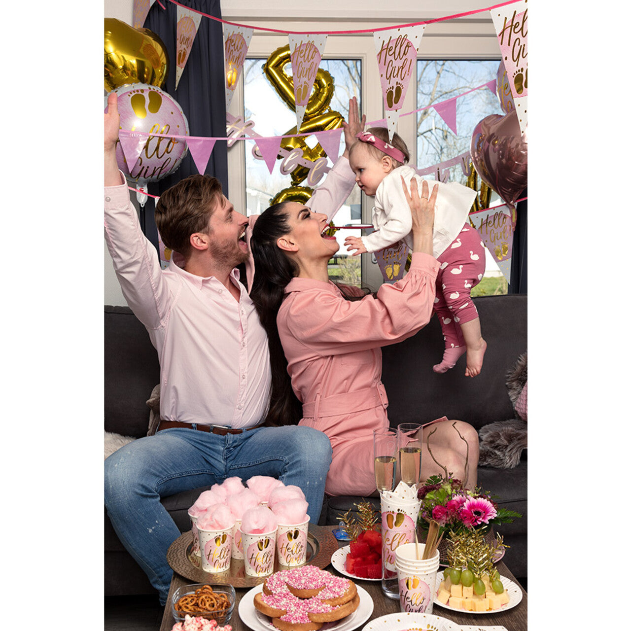 Op deze afbeelding zie je een Decoratie, van het merk Boland. Folieballon Hello Girl!
