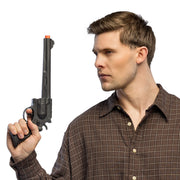 Op deze afbeelding zie je een Accessoires, van het merk Boland. Longshot Revolver Prop 35 Cm