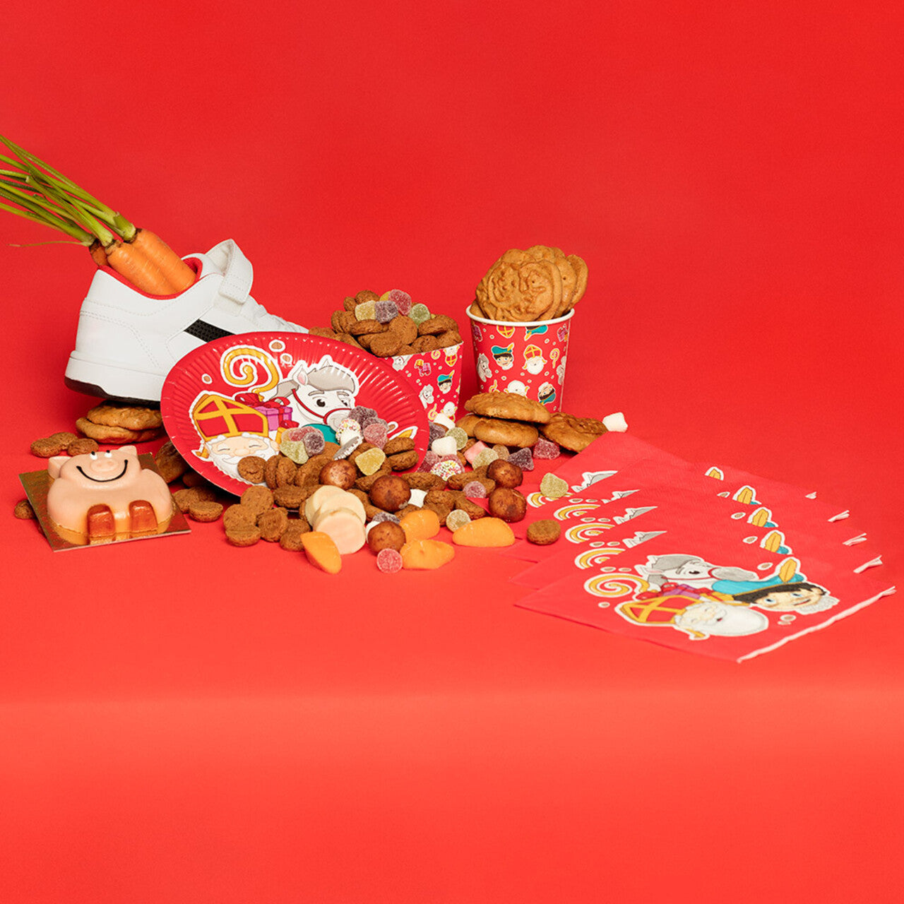 Op deze afbeelding zie je een Decoratie, van het merk Boland. Set 10 Papieren Bordjes Sinterklaas (23 Cm)