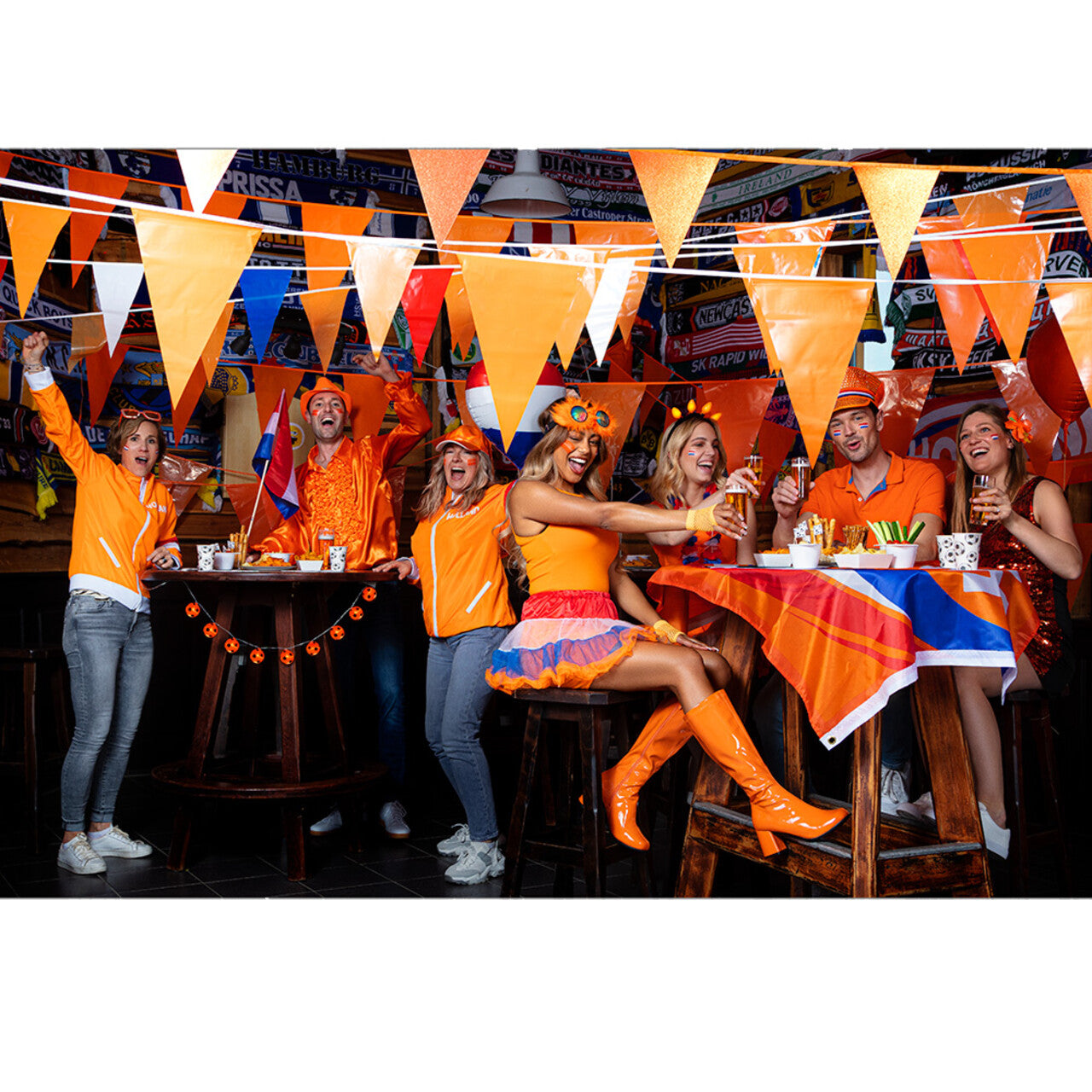Op deze afbeelding zie je een Decoratie, van het merk Boland. Supporter Zwaaivlag Nederland