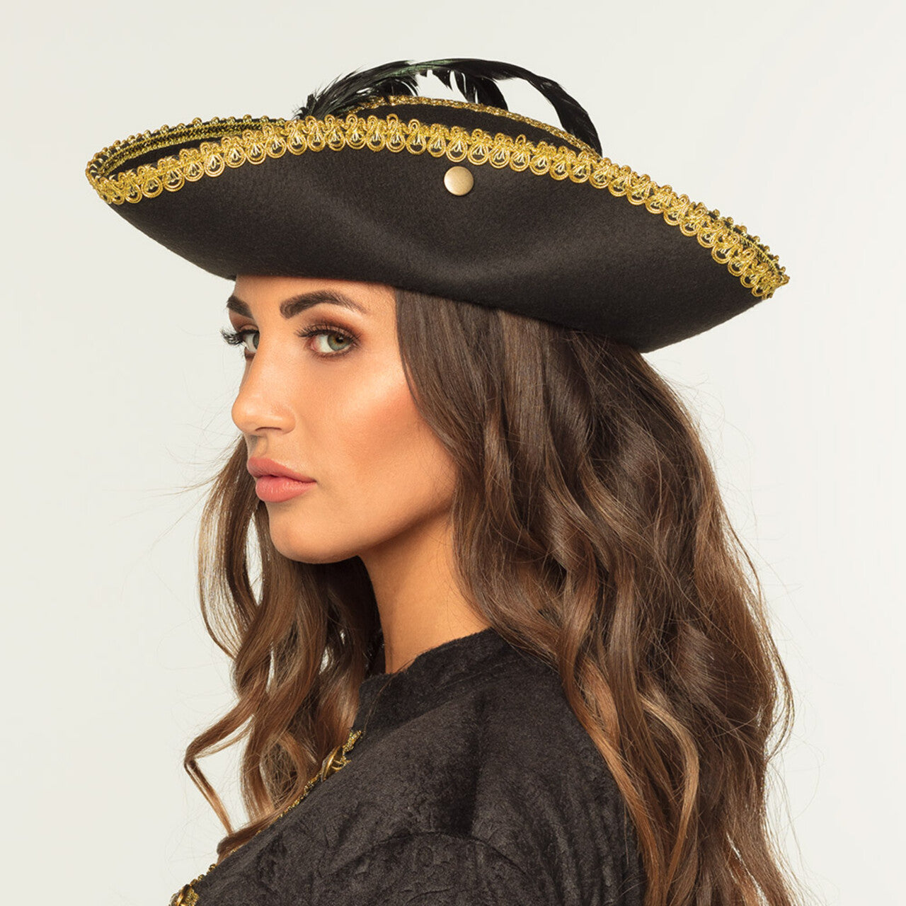 Op deze afbeelding zie je een Accessoires, van het merk Boland. Piratenhoed Admiraal Ruby Black
