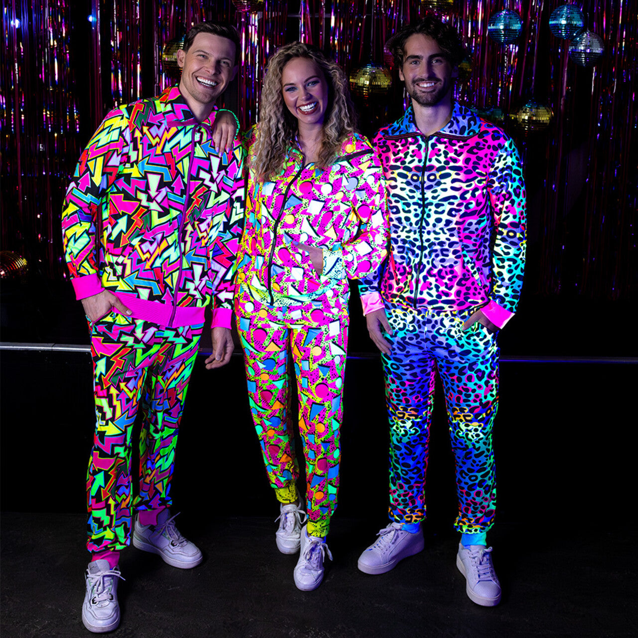 Op deze afbeelding zie je een Kostuums, van het merk Boland. Trainingspak 90s Pop Art Blacklight Vrouw Kostuum
