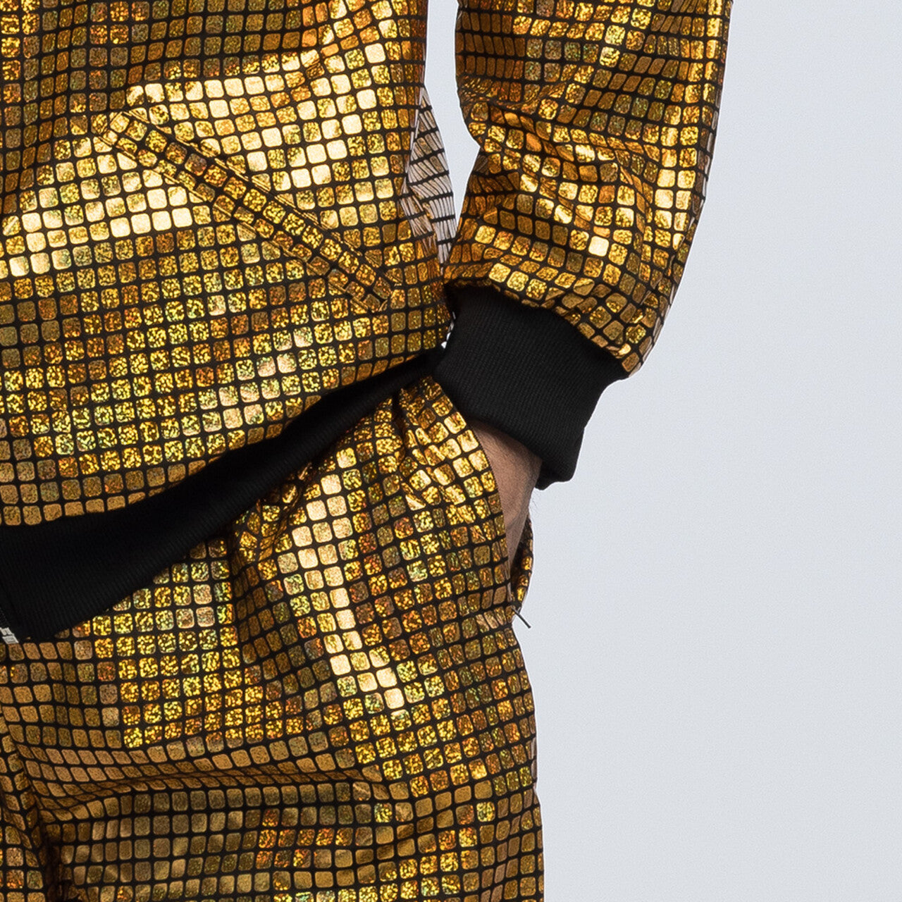 Op deze afbeelding zie je een Kostuums, van het merk Boland. Trainingspak Disco Diamond Dude Goud Man Kostuum