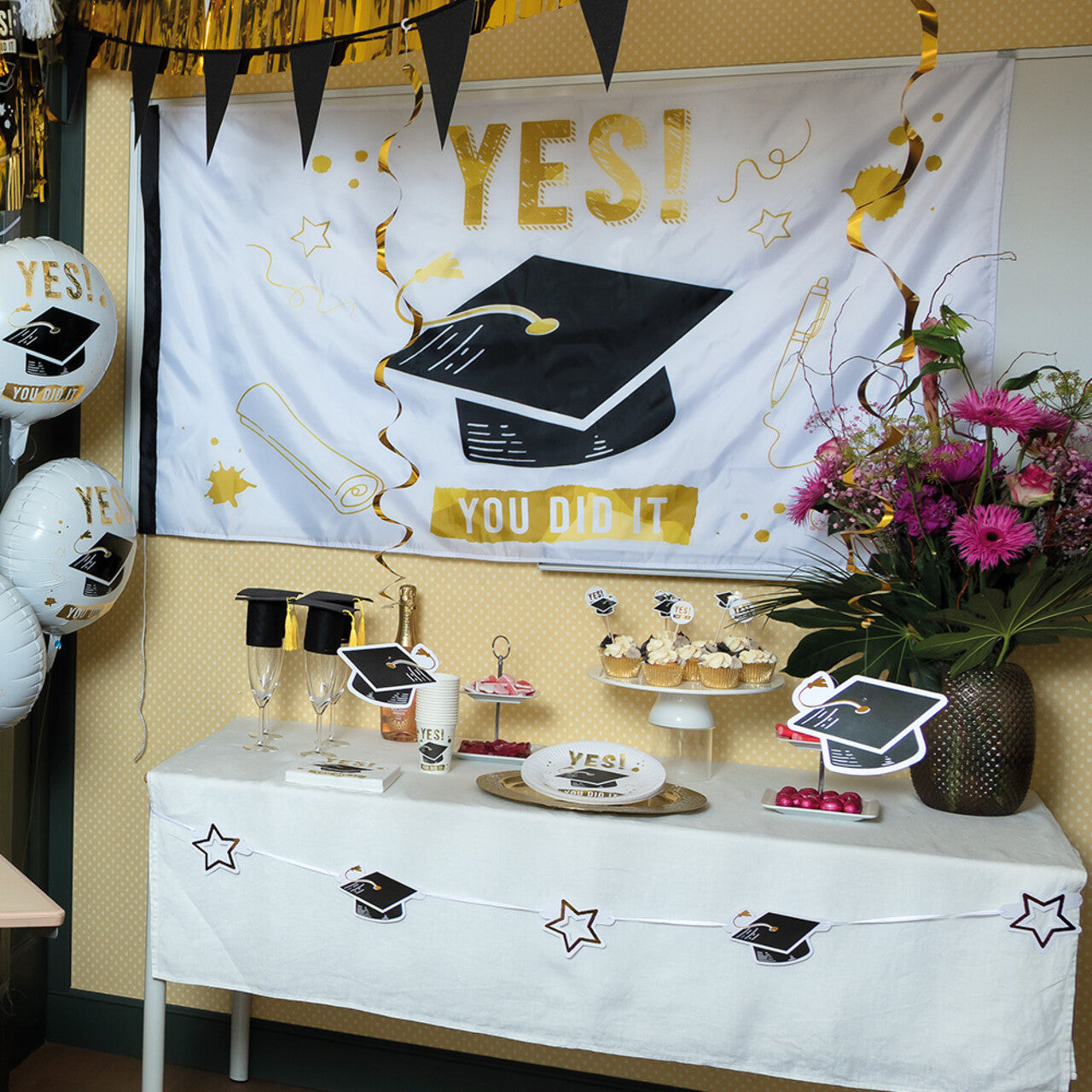 Op deze afbeelding zie je een Decoratie, van het merk Boland. Bordjes Geslaagd Yes! You Did It