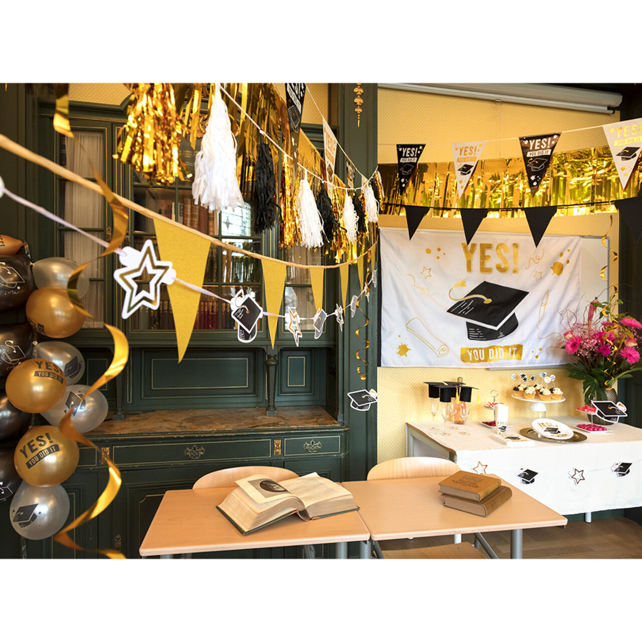 Op deze afbeelding zie je een Decoratie, van het merk Boland. Bekertjes Geslaagd Yes! You Did It