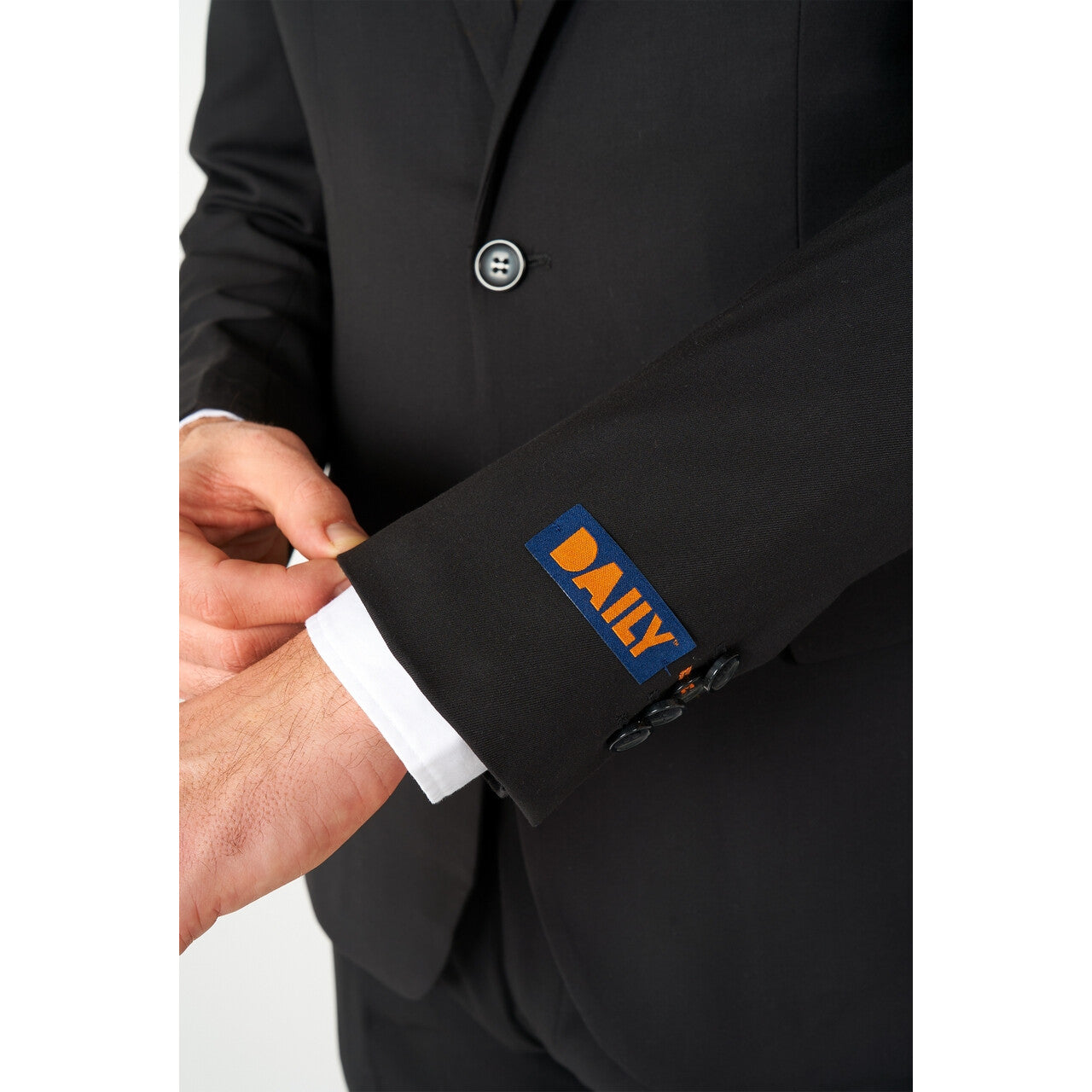 Op deze afbeelding zie je een Kostuums, van het merk Opposuits. Strak In Een Zwart Net Pak Man