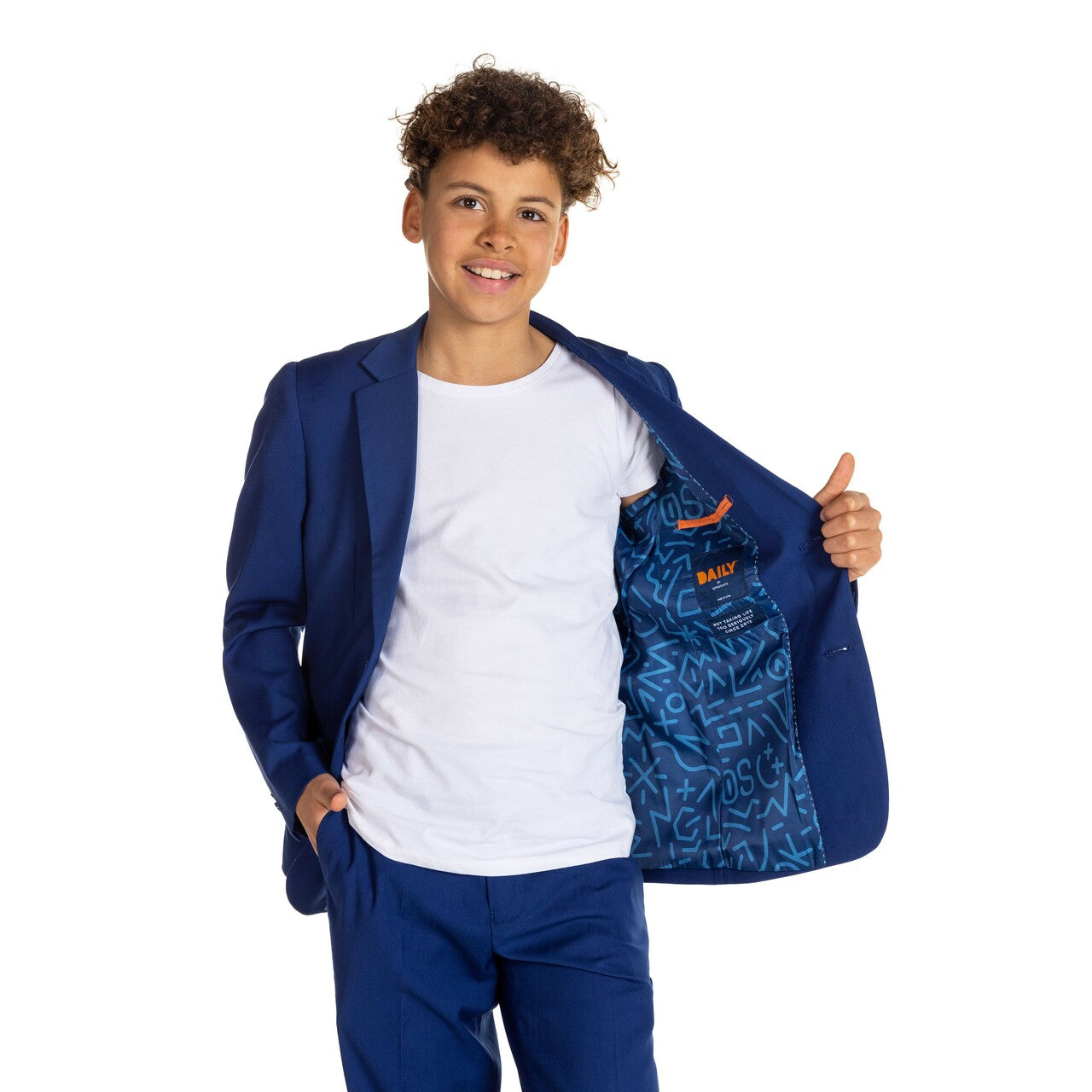 Op deze afbeelding zie je een Kostuums, van het merk Opposuits. Teen Boys Daily Dark Blue Jongen Kostuum