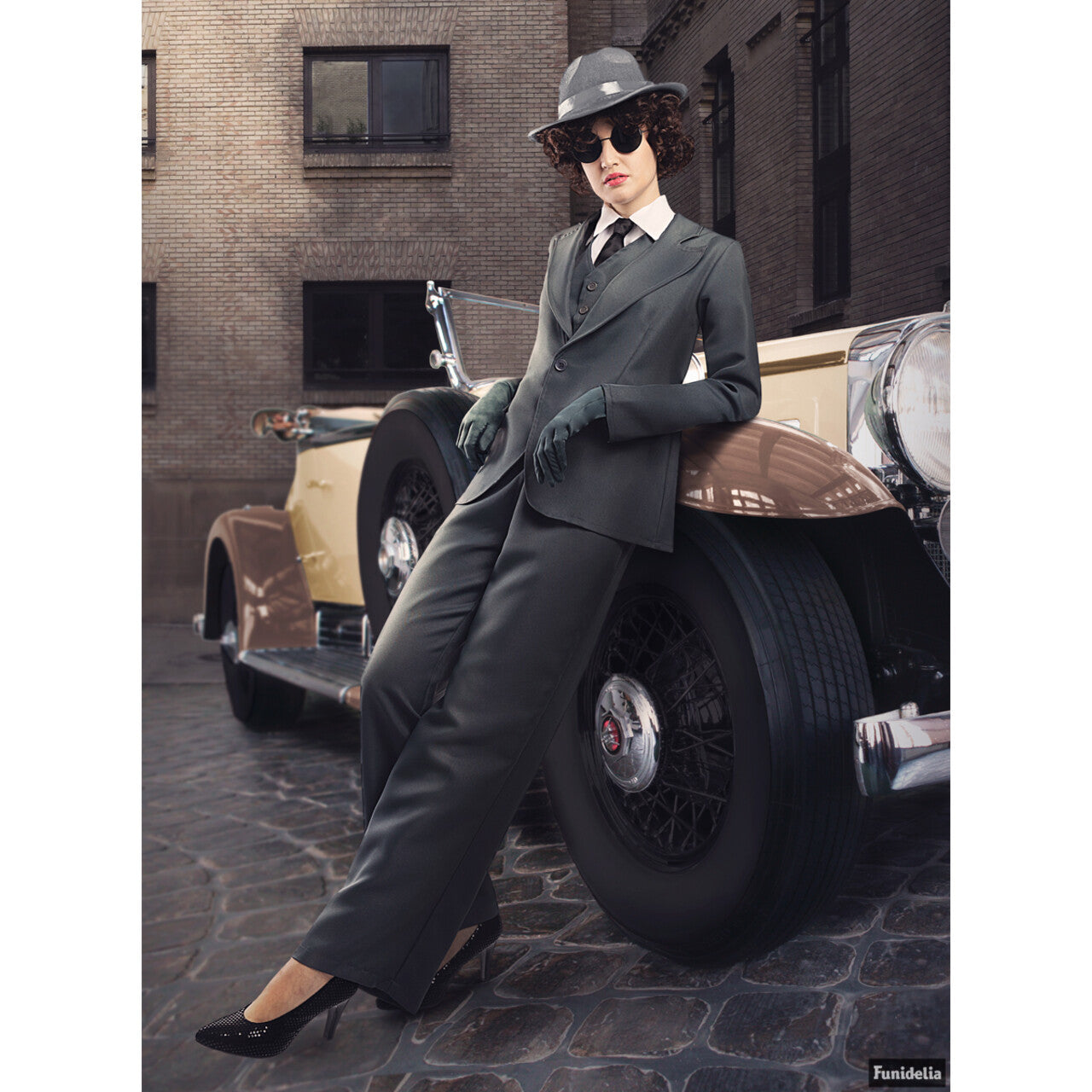 Op deze afbeelding zie je een Kostuums, van het merk Funidelia. Jaren 20 Polly Gray Peaky Blinders Vrouw Kostuum