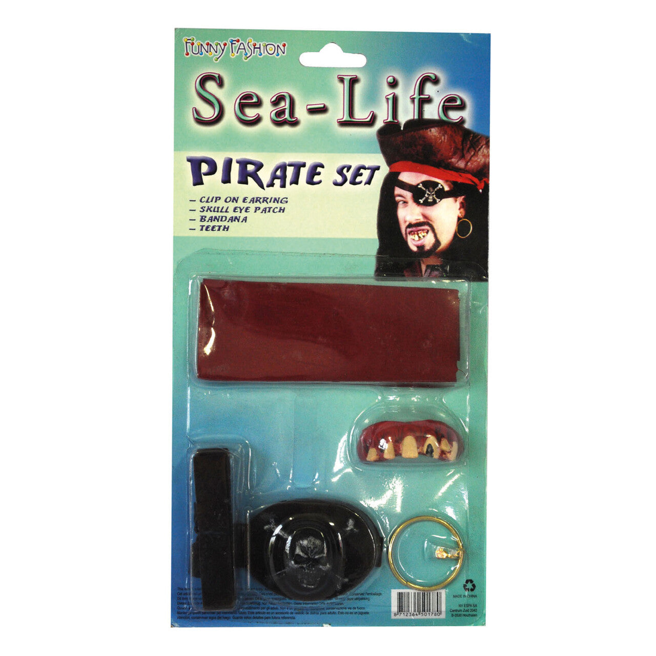 Op deze afbeelding zie je een Accessoires, van het merk Funny Fashion. Piraten Set 4 Delig Rum Island