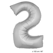 Op deze afbeelding zie je een Decoratie, van het merk Funny Fashion. Folie Cijfer Ballon Nummer 2 Zilver XL 102cm (Leeg)