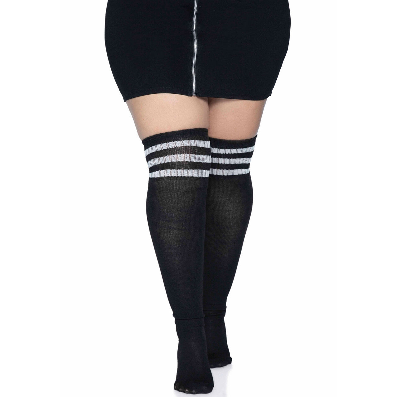 Op deze afbeelding zie je een Accessoires, van het merk Leg Avenue. Zwarte Sokken Sportief Met Witte Strepen Plus Size