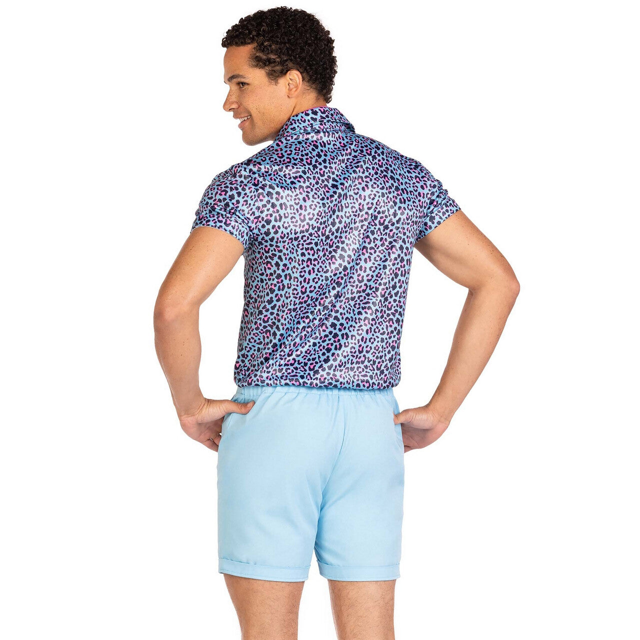 Op deze afbeelding zie je een Kostuums, van het merk Leg Avenue. Mr Ken Malibu Man Kostuum