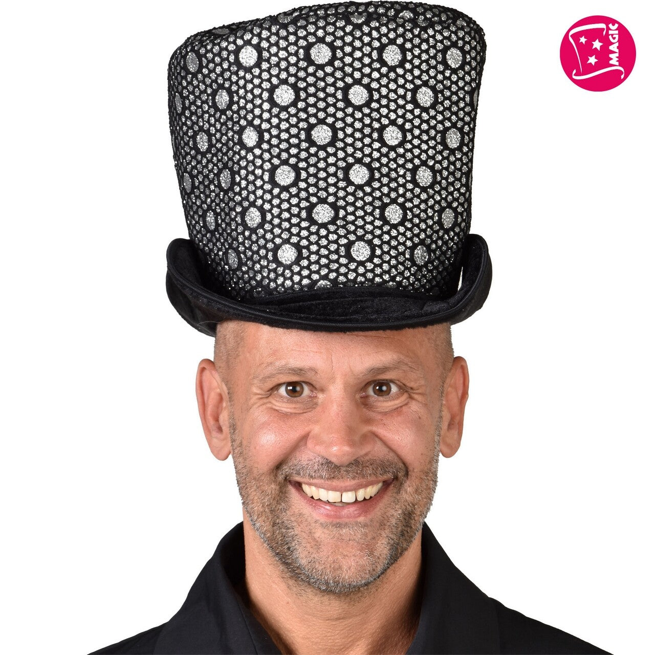 Op deze afbeelding zie je een Accessoires, van het merk Magic By Freddy's. Hoe Glitter Hoed Zilver Showmaster
