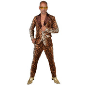 Op deze afbeelding zie je een Kostuums, van het merk Magic By Freddy's. Pimp Daddy Sheeba Wild Man Kostuum