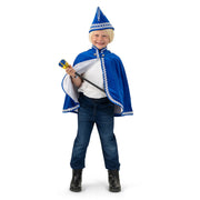Op deze afbeelding zie je een Kostuums, van het merk Magic By Freddy's. Raad Van 11 Cape Blauw Kind