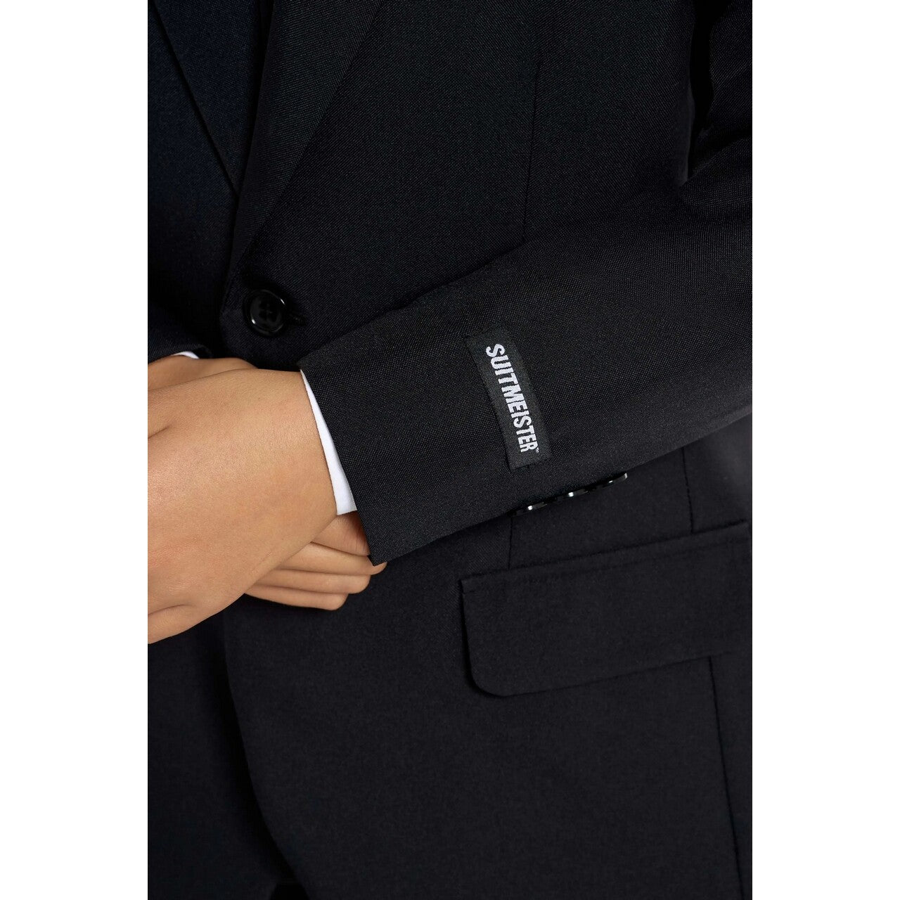 Op deze afbeelding zie je een Kostuums, van het merk Opposuits. Gala Solid Black Jongen Kostuum