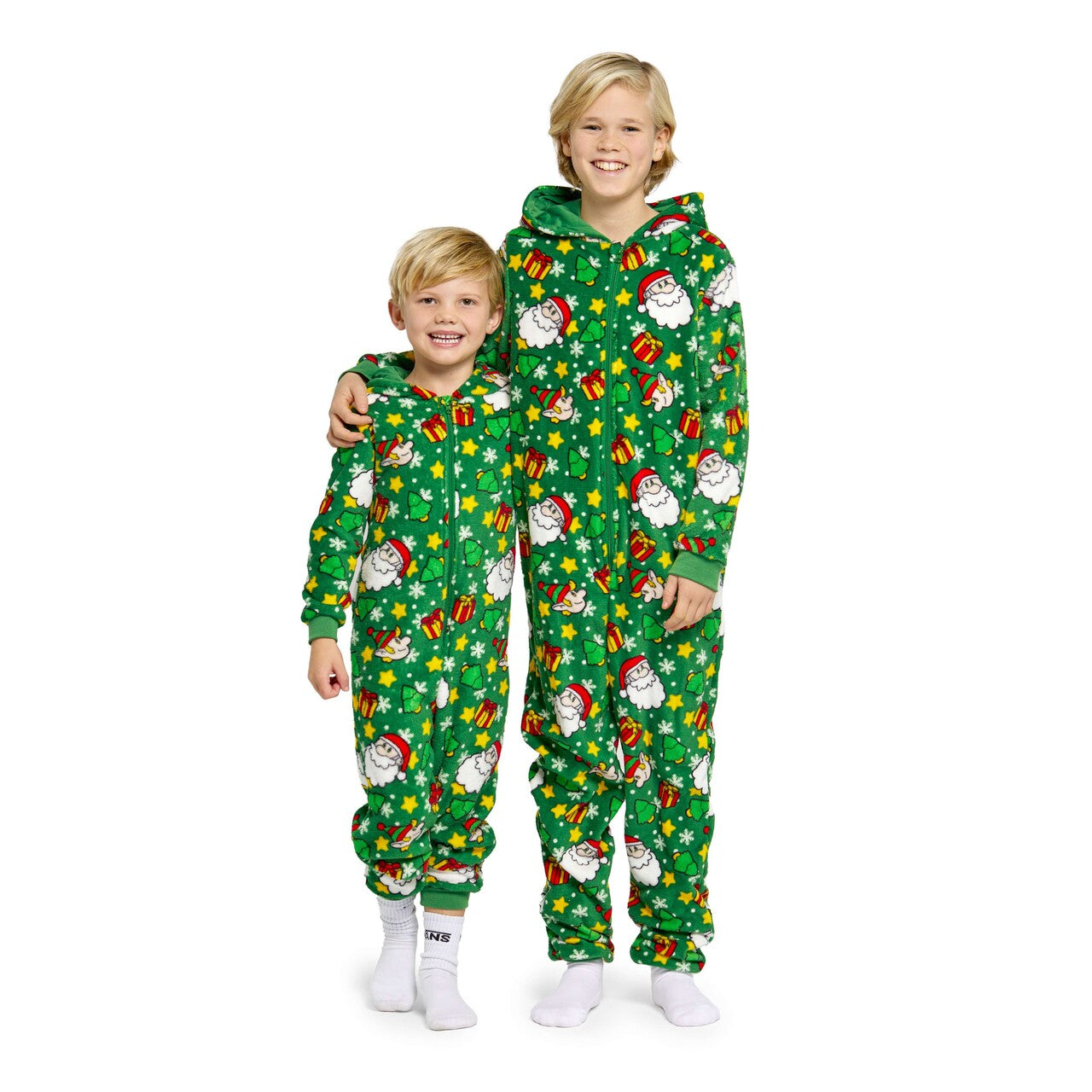 Op deze afbeelding zie je een Kostuums, van het merk Suitmeister. Boys Santa Elves Green Jongen Kostuum