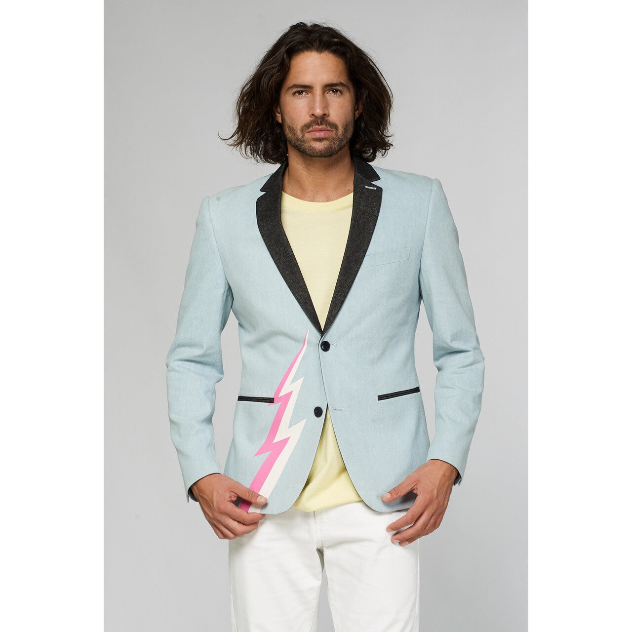 Op deze afbeelding zie je een Kostuums, van het merk Opposuits. Bliksem Stoere Retro Jas Man