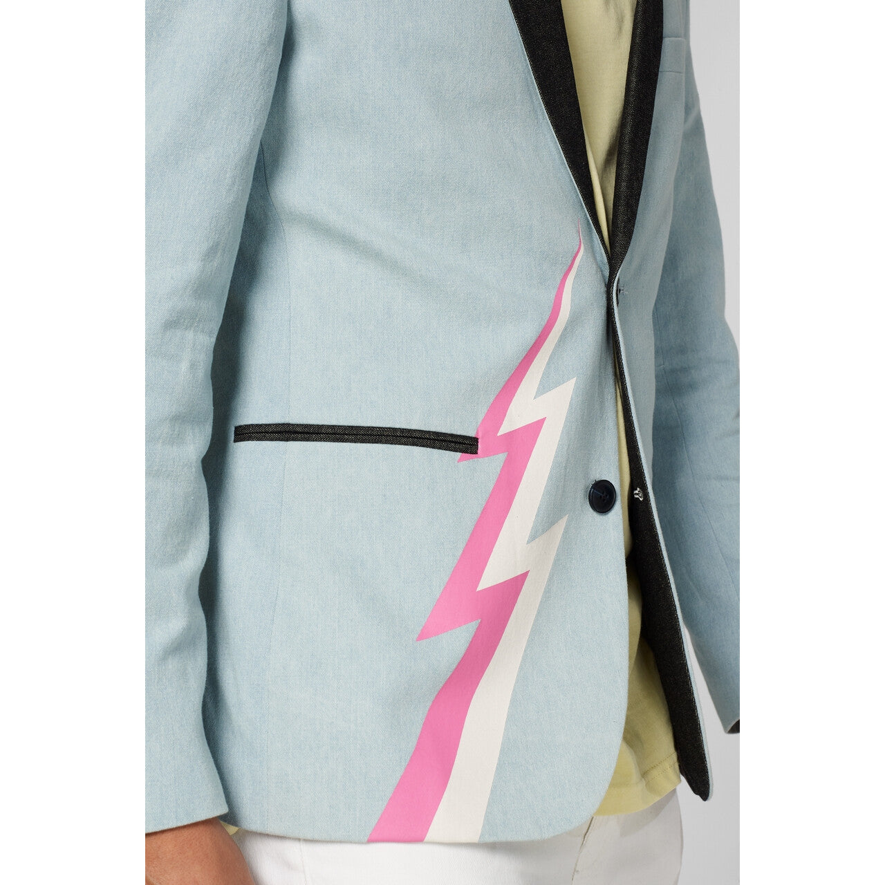 Op deze afbeelding zie je een Kostuums, van het merk Opposuits. Bliksem Stoere Retro Jas Man