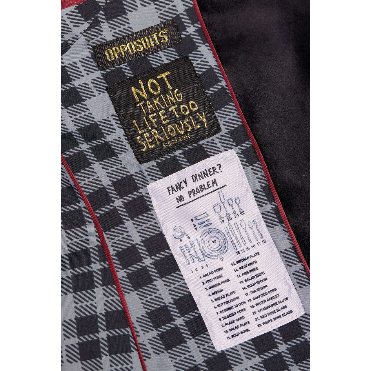 Op deze afbeelding zie je een Kostuums, van het merk Opposuits. Womens Dinner Jacket - Burgundy Vrouw
