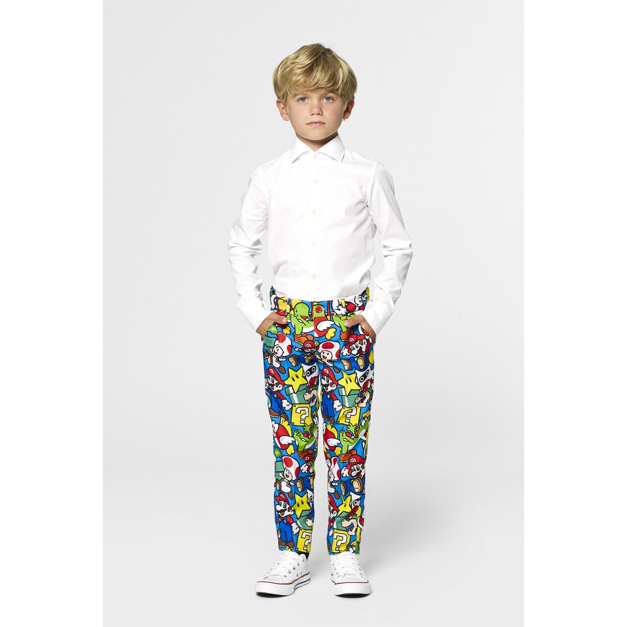 Op deze afbeelding zie je een Kostuums, van het merk Opposuits. Super-De-Luxe Mario World™ Jongen Kostuum