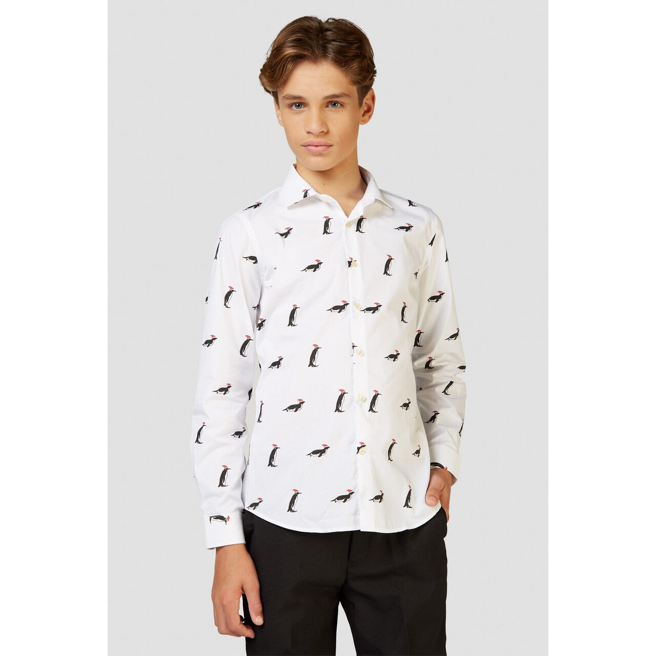 Op deze afbeelding zie je een Kostuums, van het merk Opposuits. Witte Emperor Christmas Penguins Blouse Jongen