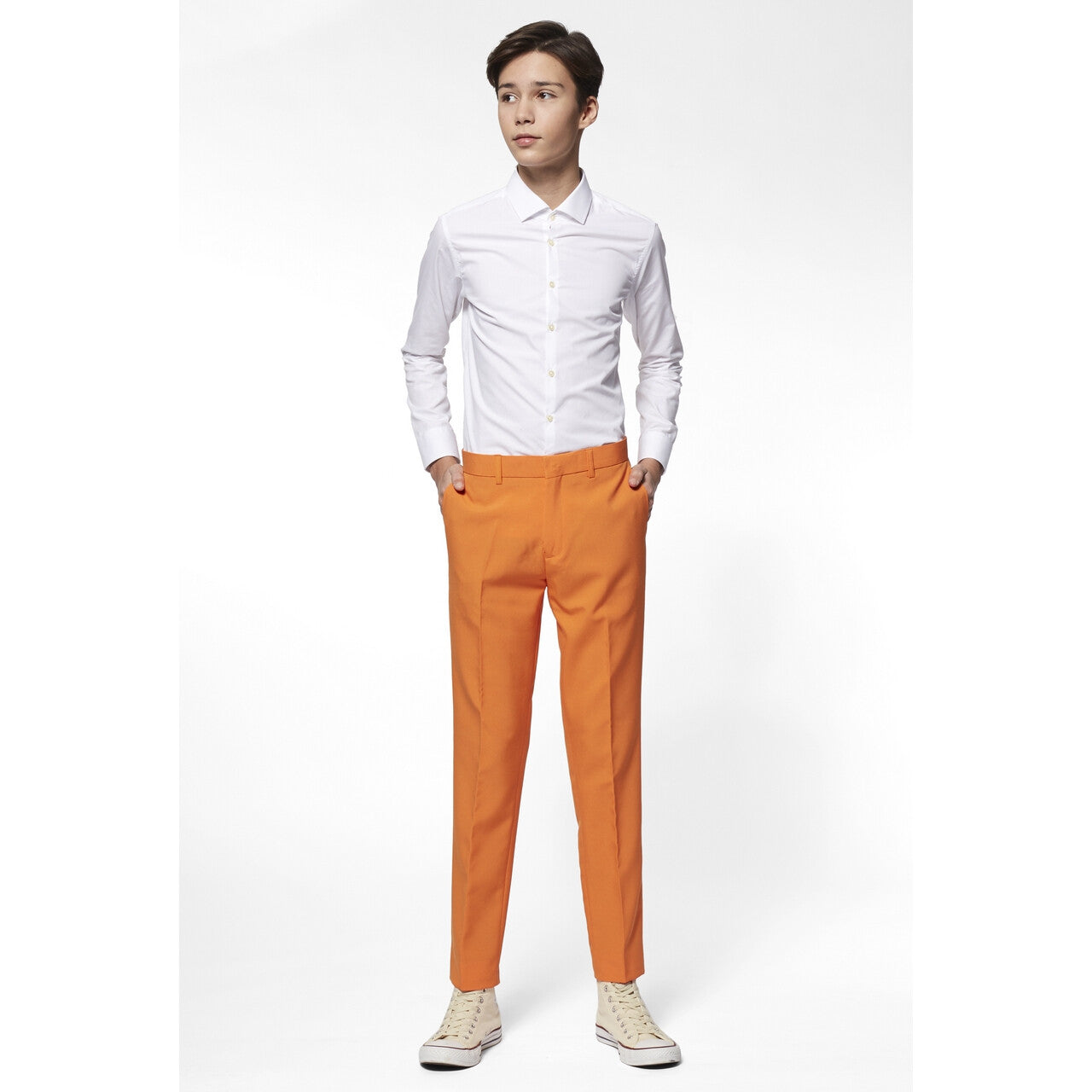 Op deze afbeelding zie je een Kostuums, van het merk Opposuits. Onoverwinnelijk In Oranje Jongen Kostuum