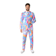Op deze afbeelding zie je een Kostuums, van het merk Opposuits. Mr. Die Hard Tie Dye Man Kostuum