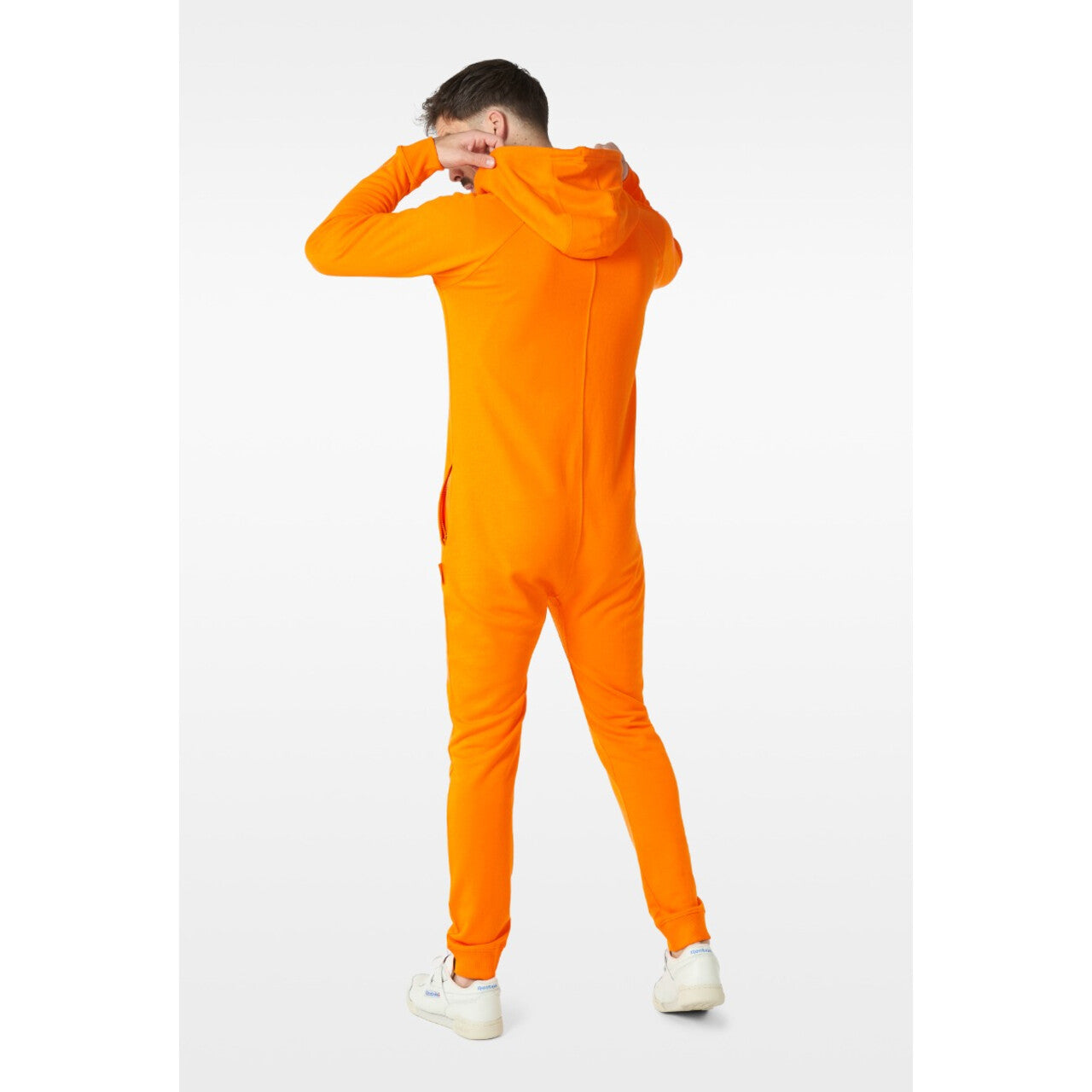 Op deze afbeelding zie je een Kostuums, van het merk Opposuits. The Orange Army Party Man Kostuum