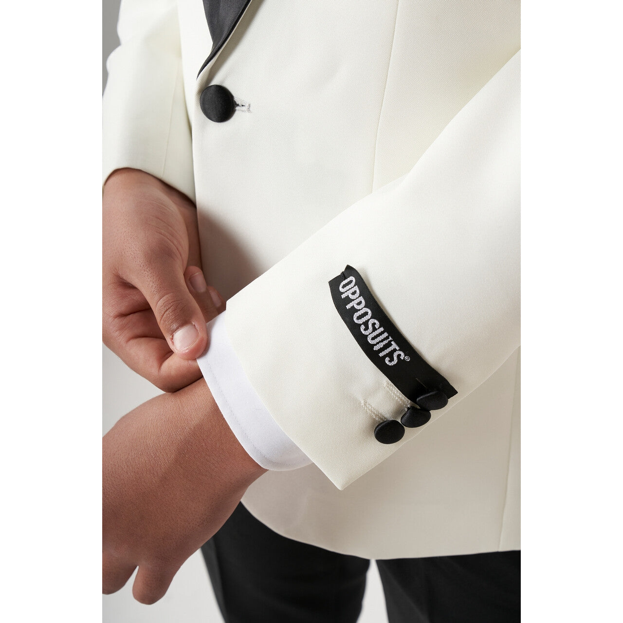 Op deze afbeelding zie je een Kostuums, van het merk Opposuits. Classy Pearly White Opposuit Jongen Kostuum