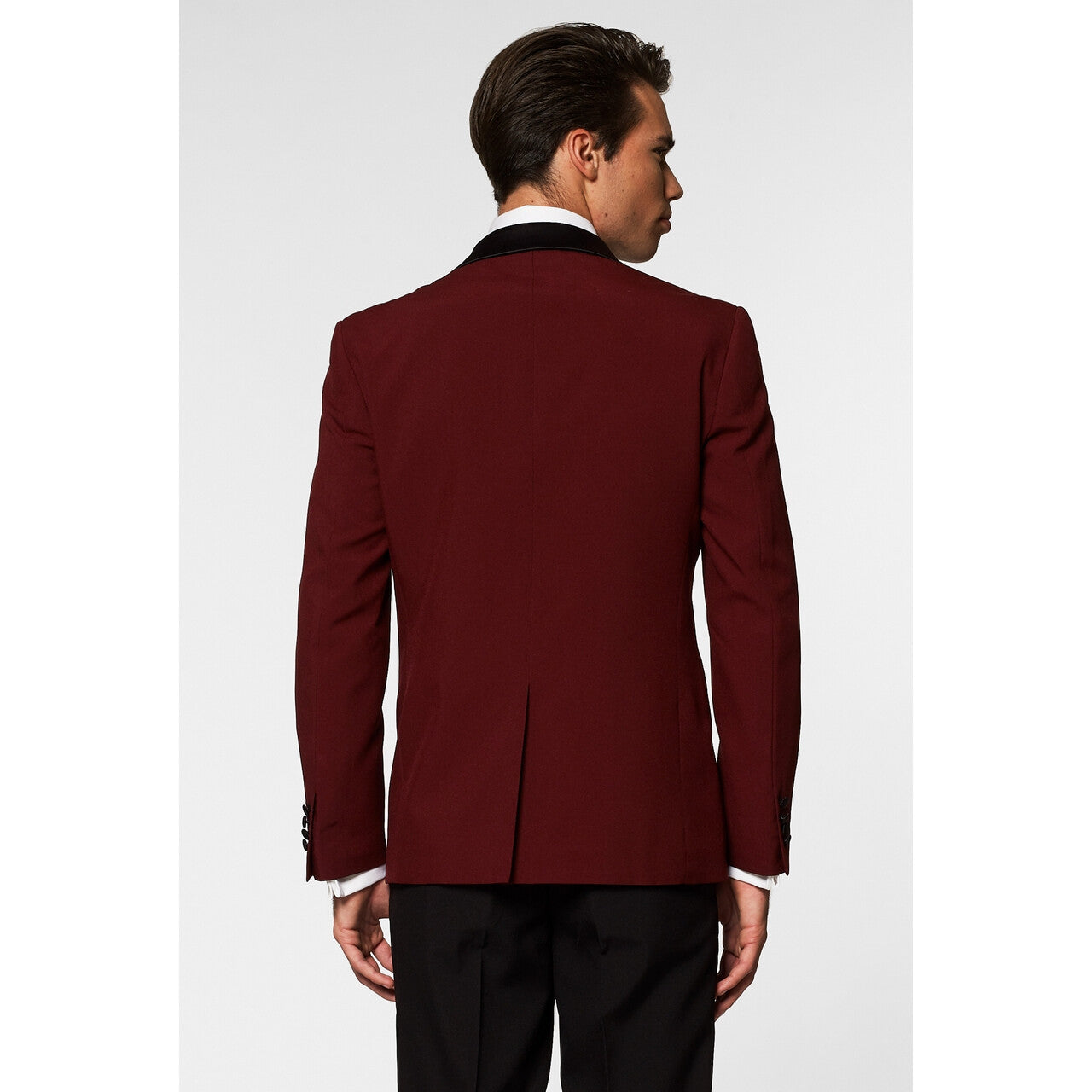 Op deze afbeelding zie je een Kostuums, van het merk Opposuits. Hot Burgundy Cocktail Party Man Kostuum