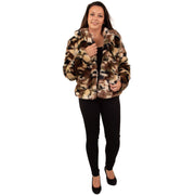 Op deze afbeelding zie je een Kostuums, van het merk PartyXplosion. Warm Op De Uitkijk Camouflage Jas Vrouw