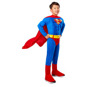 Op deze afbeelding zie je een Kostuums, van het merk Rubies. Classic Superman™ Jongen Kostuum