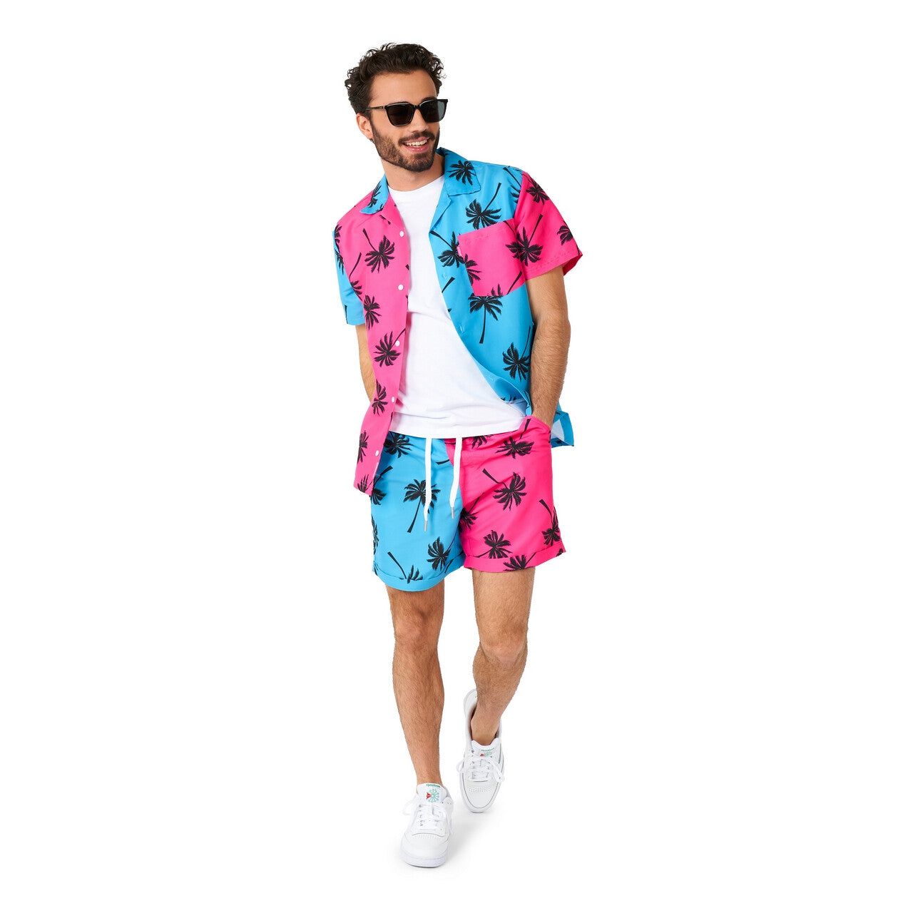 Op deze afbeelding zie je een Kostuums, van het merk Opposuits. Helemaal Home Met Een Palmboom Roze Blauw Man Kostuum